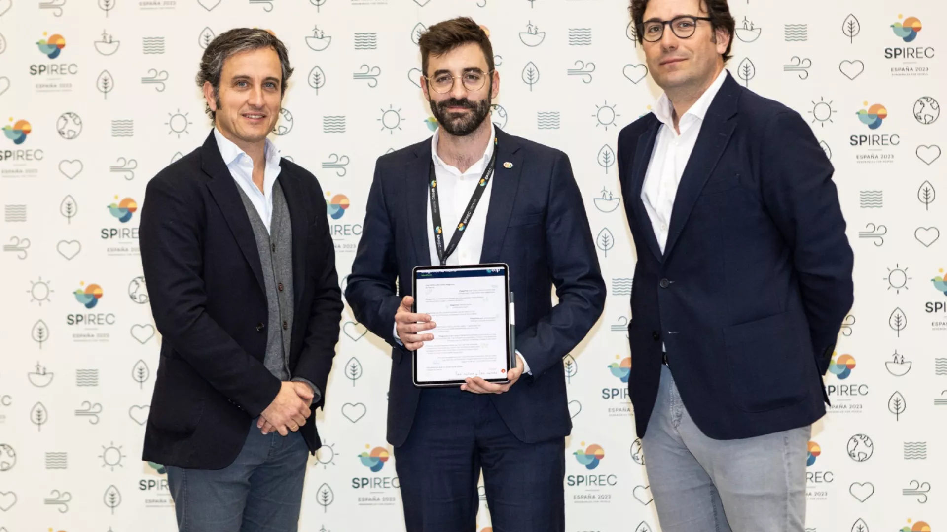 Gabriel%20Nebreda%2C%20director%20de%20Solar%20de%20EDP%20Espa%C3%B1a%3B%20Joan%20Groizard%2C%20director%20del%20IDEA%3B%20y%20Javier%20Mart%C3%ADnez%2C%20director%20de%20movilidad%20sostenible%20de%20EDP%20Espa%C3%B1a_0.jpeg Gabriel%20Nebreda%2C%20director%20de%20Solar%20de%20EDP%20Espa%C3%B1a%3B%20Joan%20Groizard%2C%20director%20del%20IDEA%3B%20y%20Javier%20Mart%C3%ADnez%2C%20director%20de%20movilidad%20sostenible%20de%20EDP%20Espa%C3%B1a_0.jpeg