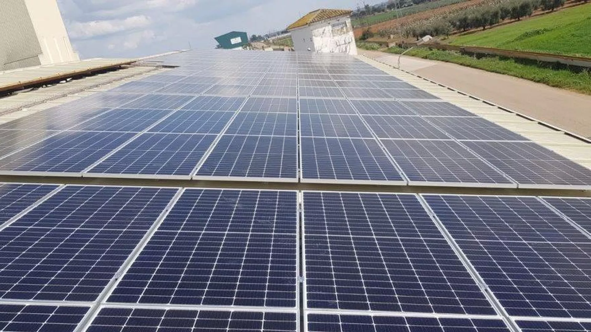 Instalaci%C3%B3n%20fotovoltaica%20realizada%20por%20EDP%20en%20Badajoz.jpg