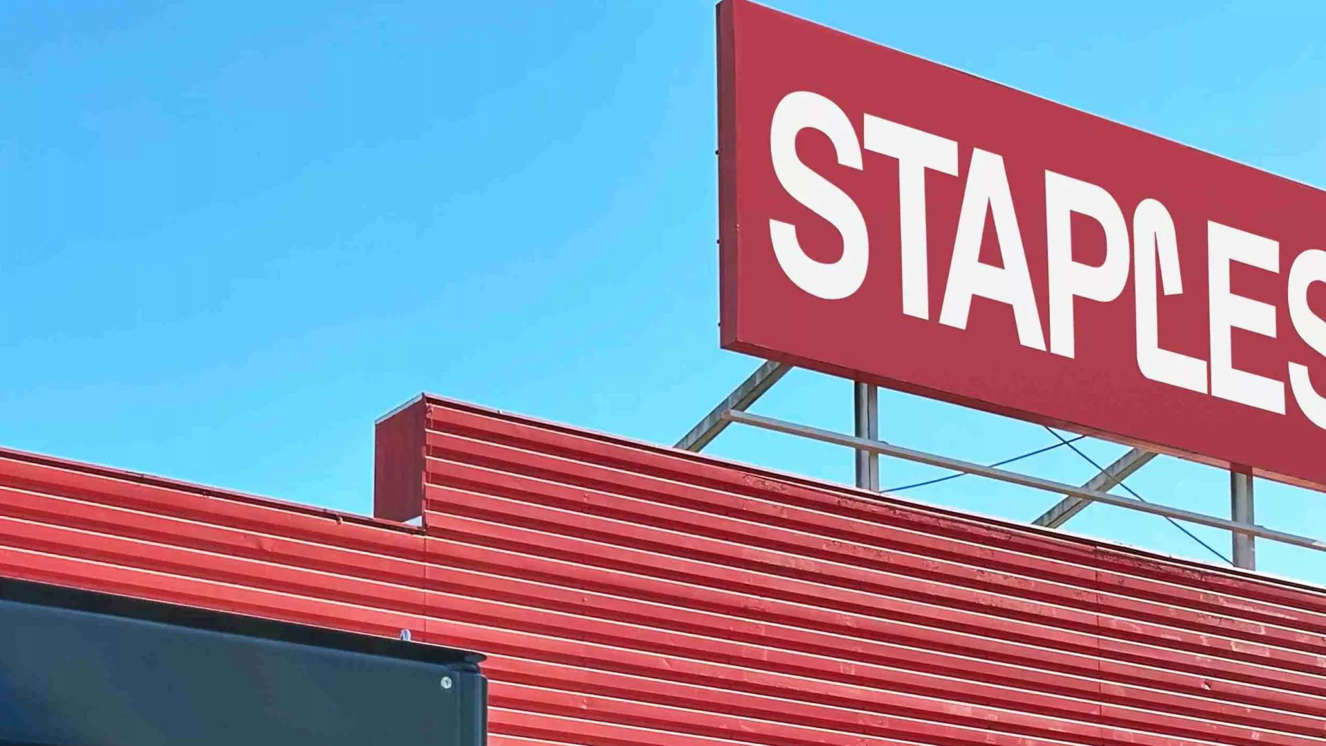 Loja%20Staples_mob_11zon_3.jpg Loja%20Staples_mob_11zon_3.jpg
