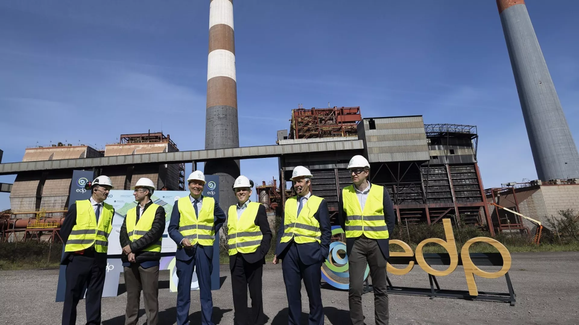 Representantes%20de%20EDP%20acompa%C3%B1ando%20al%20secretario%20general%20de%20Industria%2C%20Francisco%20Blanco%2C%20durante%20su%20visita%20a%20Abo%C3%B1o_baja_0.jpg Representantes%20de%20EDP%20acompa%C3%B1ando%20al%20secretario%20general%20de%20Industria%2C%20Francisco%20Blanco%2C%20durante%20su%20visita%20a%20Abo%C3%B1o_baja_0.jpg