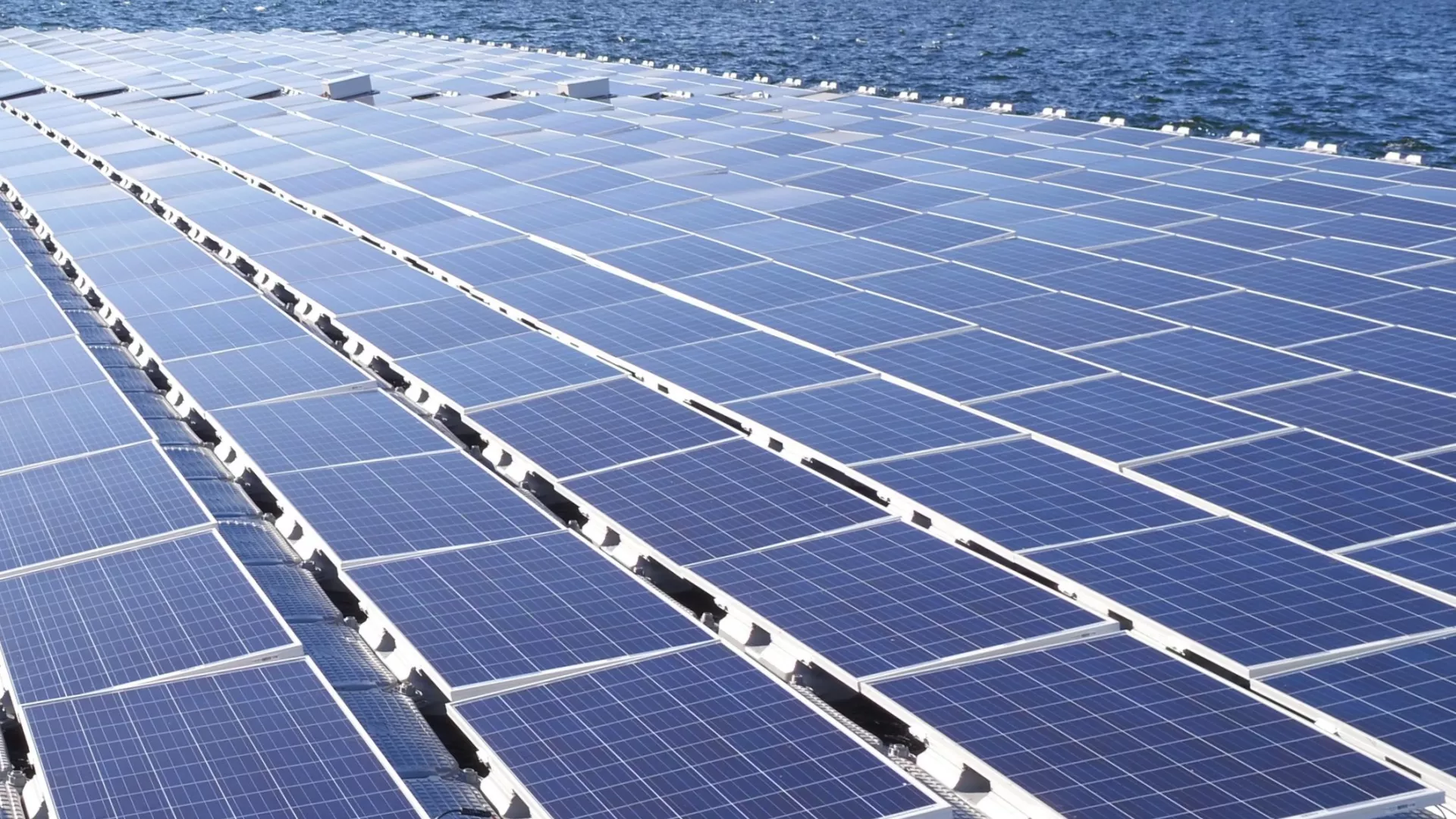alqueva_solar_flutuadores2_0.jpg alqueva_solar_flutuadores2_0.jpg