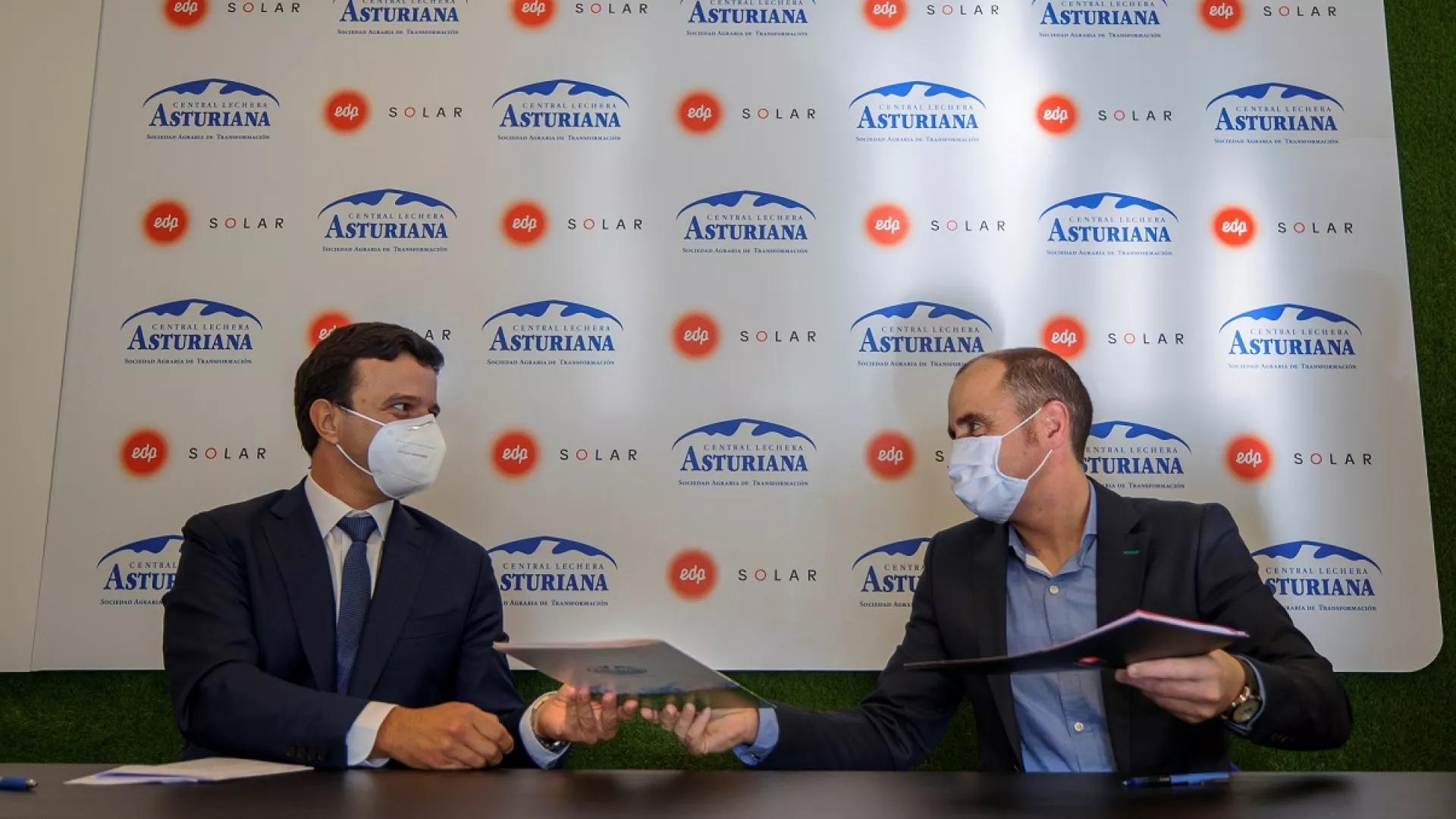 miguel_fonseca_y_alberto_alvarez_en_la_firma_del_acuerdo.jpg miguel_fonseca_y_alberto_alvarez_en_la_firma_del_acuerdo.jpg
