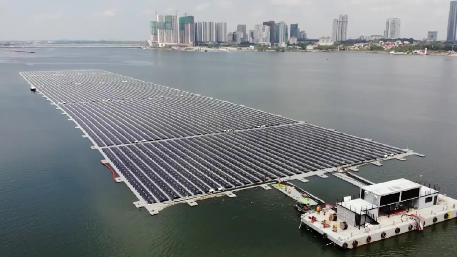 edpr-apac-resources-floating-solar-photovoltaic-system-straits-of-johor.jpg edpr-apac-resources-floating-solar-photovoltaic-system-straits-of-johor.jpg