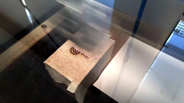 FabLab_MaquinaCorteLaser.jpg