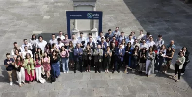 Becarios%20de%20la%20anterior%20edici%C3%B3n%20durante%20la%20entrega%20de%20diplomas%20en%20la%20Facultad%20de%20Derecho%20de%20la%20Universidad%20de%20Oviedo_0.png
