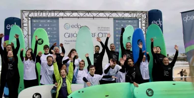 Participantes%2Cmonitores%20y%20voluntarios%20en%20la%20EDP%20Surf%20Open%20Session_0.JPG